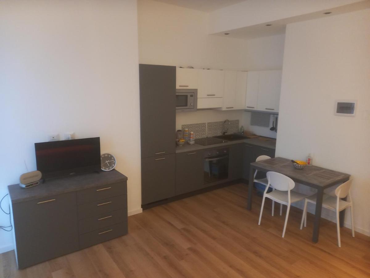 Bilocale 7 Piano Balcone Vista Skyline Apartman Milánó Kültér fotó
